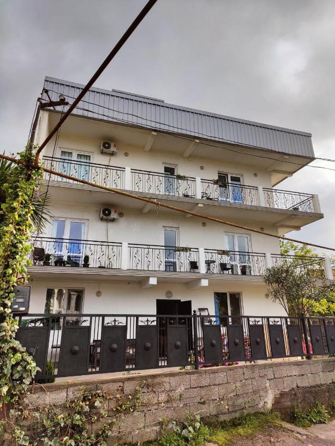 מחינג'אורי Guest House Junona מראה חיצוני תמונה