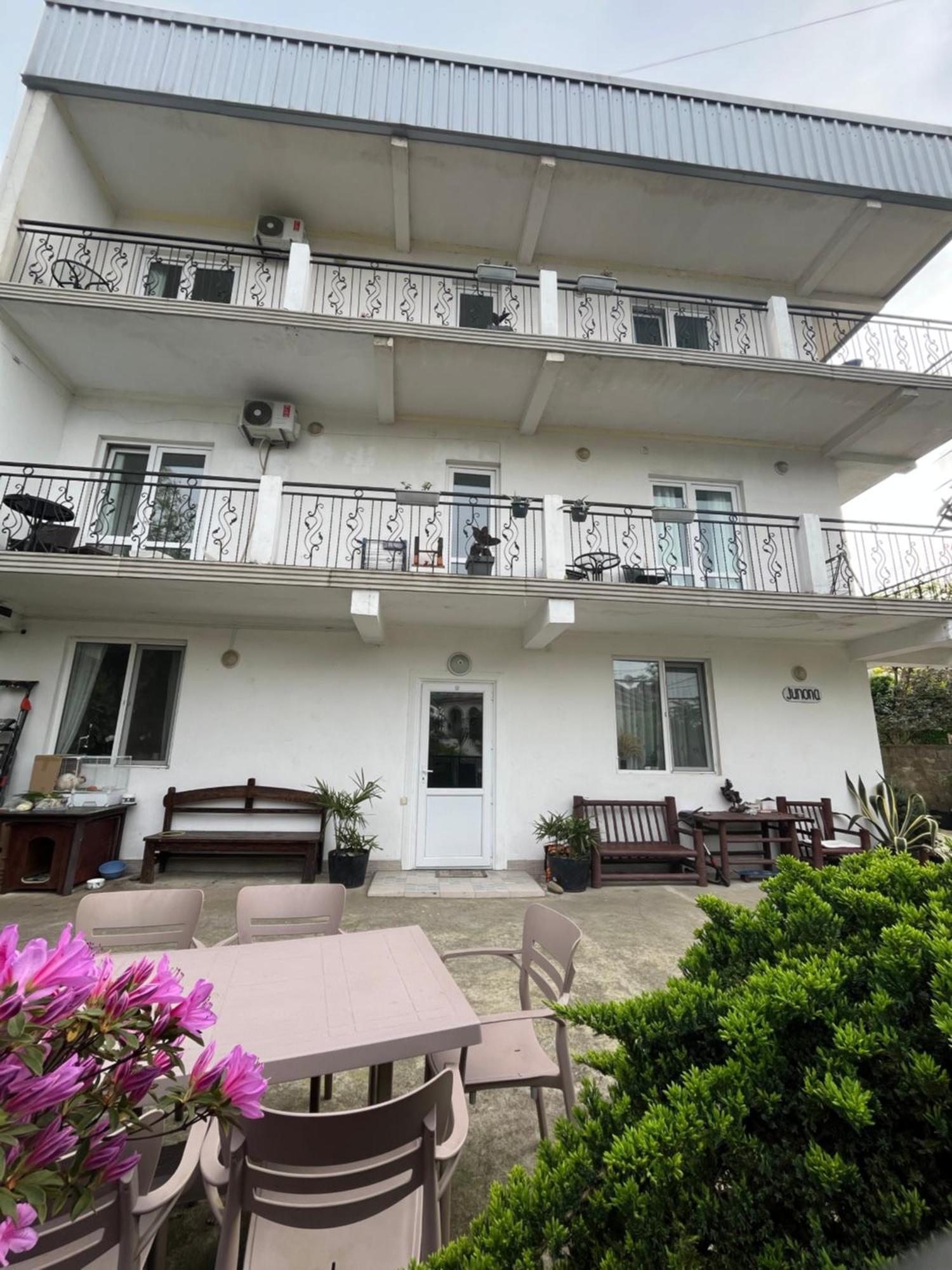 מחינג'אורי Guest House Junona מראה חיצוני תמונה